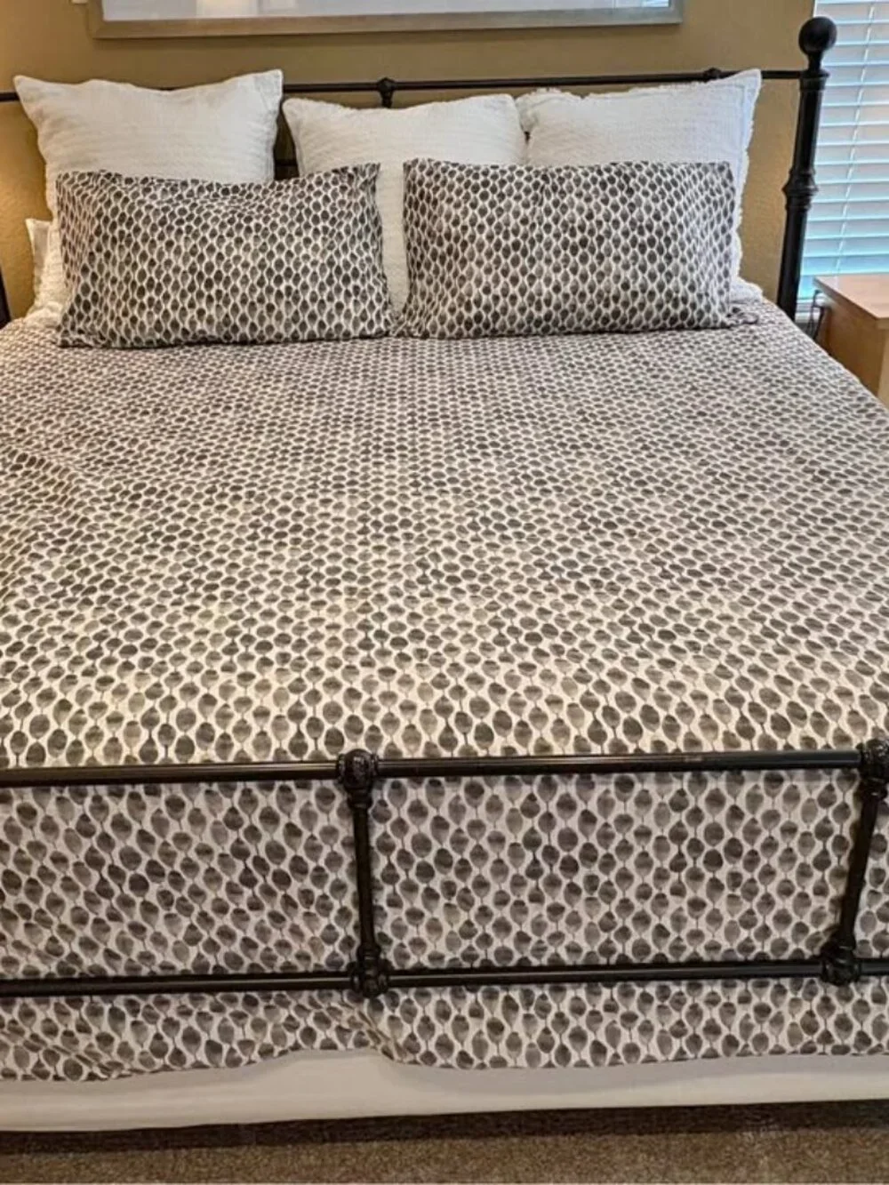 West Elm KING Gray and White Tear Drop Patterned Duvet Cover Set